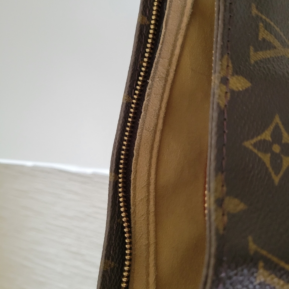 Louis Vuitton Monogram Looping GM - Picture 13 of 16